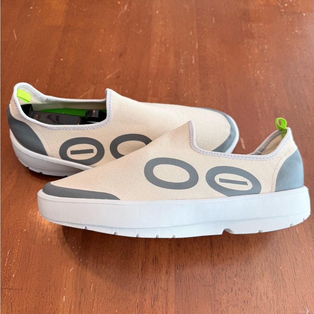 OOFOS OOmg eeZee Low Recovery Shoe Men’s 9.5 M9.5 Slip-ons Sport NWOT